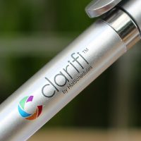 Bút bi nhựa kiêm giá đỡ điện thoại 3 Dolphingift But bi nhua kiem gia do dien thoai 1